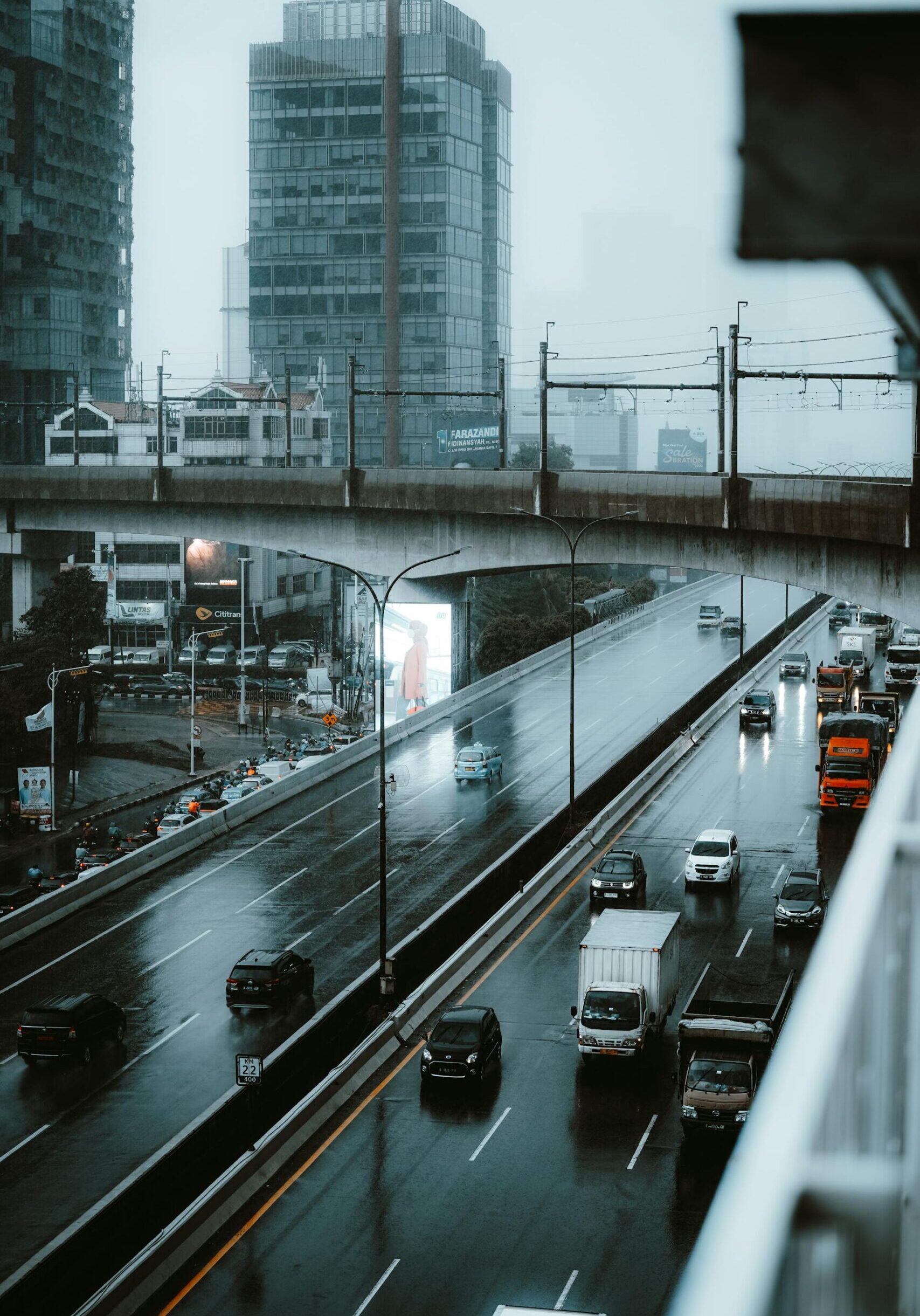 rainy highway semi truck rainy highway semi truck